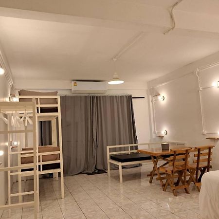 8 Sleeper Street Guesthouse Krabi Ngoại thất bức ảnh